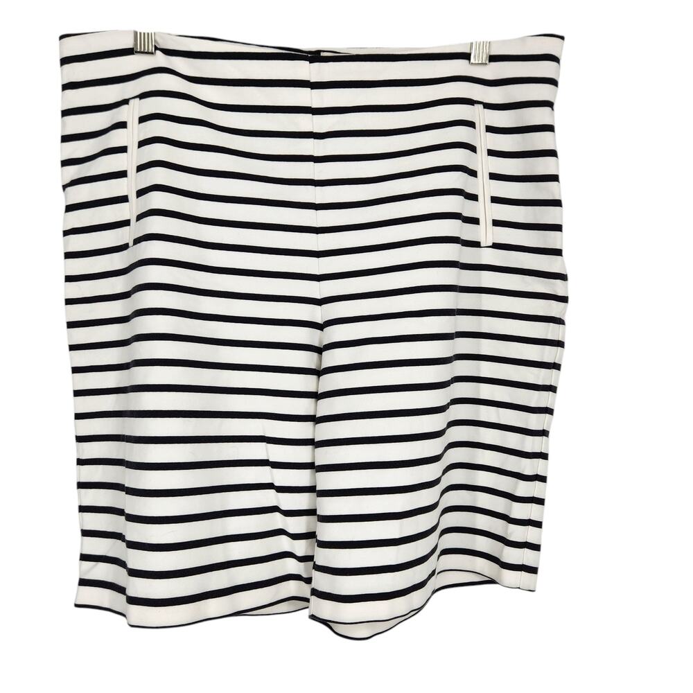Chicos The Ultimate Fit Striped Bermuda Shorts Nautical Preppy Black White 14